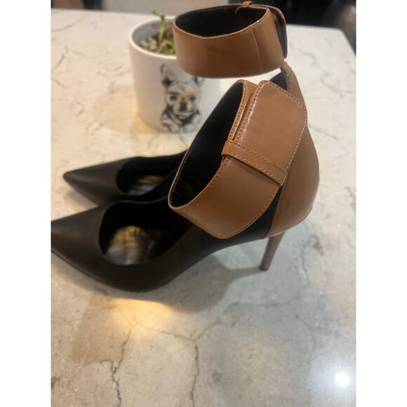 Enzo Angiolini Black and Tan Pumps - Picture 1 of 7